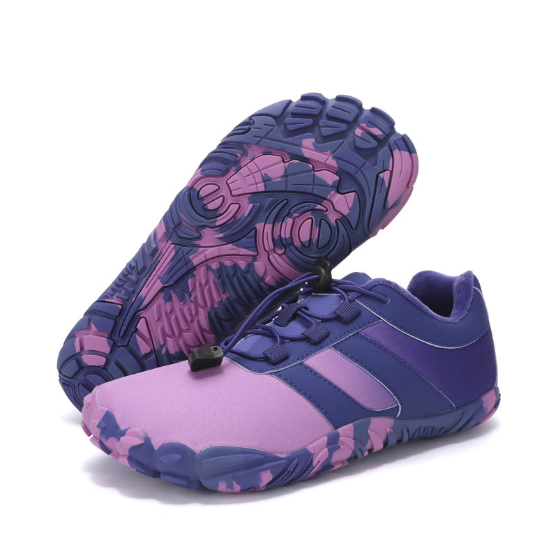 Barfußlaufen im Nivalis-Wald